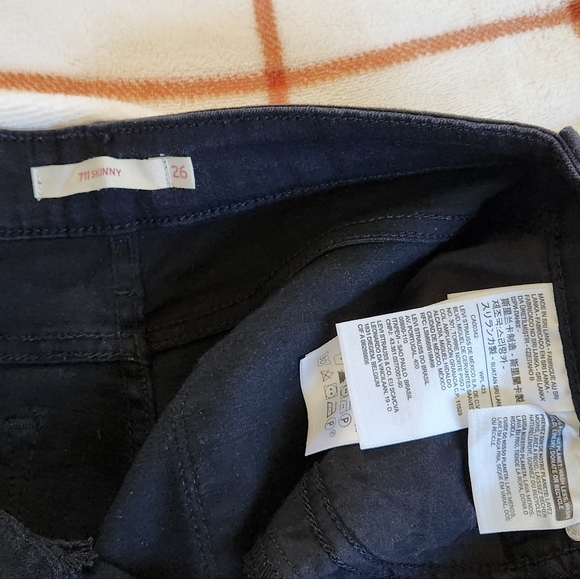 Levi's 711 Skinny Black Destressed Jeans Size 26 - Picture 7 of 7
